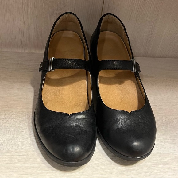 Black Dansko Callista Black Burnished Nubuck Mary-Jane style block pumps - Picture 2 of 3